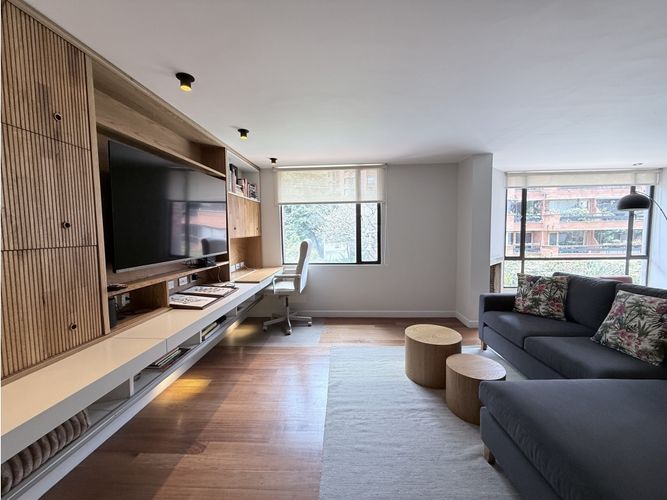 Apartamento de 2 alcobas en venta en Los Rosales, Bogotá, 131 m² · foto 3 de 24