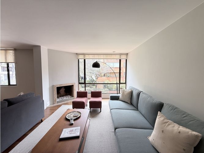 Apartamento de 2 alcobas en venta en Los Rosales, Bogotá, 131 m² · foto 1 de 24