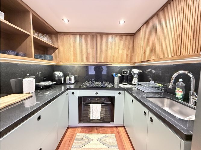 Apartamento de 2 alcobas en venta en Los Rosales, Bogotá, 131 m² · foto 7 de 24