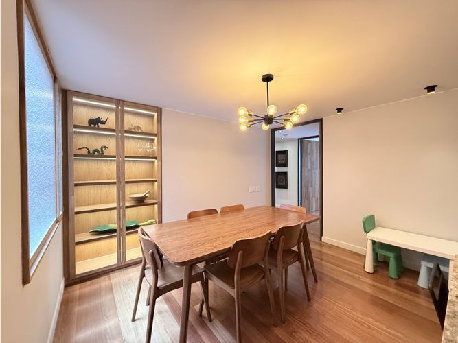 Apartamento de 2 alcobas en venta en Los Rosales, Bogotá, 131 m² · foto 9 de 24