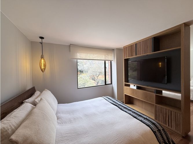 Apartamento de 2 alcobas en venta en Los Rosales, Bogotá, 131 m² · foto 16 de 24