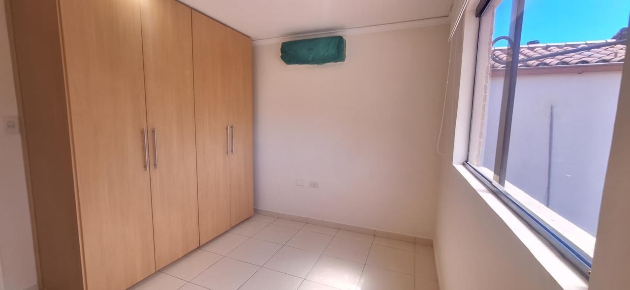 VENDO HERMOSA CASA DE 3 DORMITORIOS EN BOULEVARD BALCONES DE CONFEDERACIÓN — foto 3