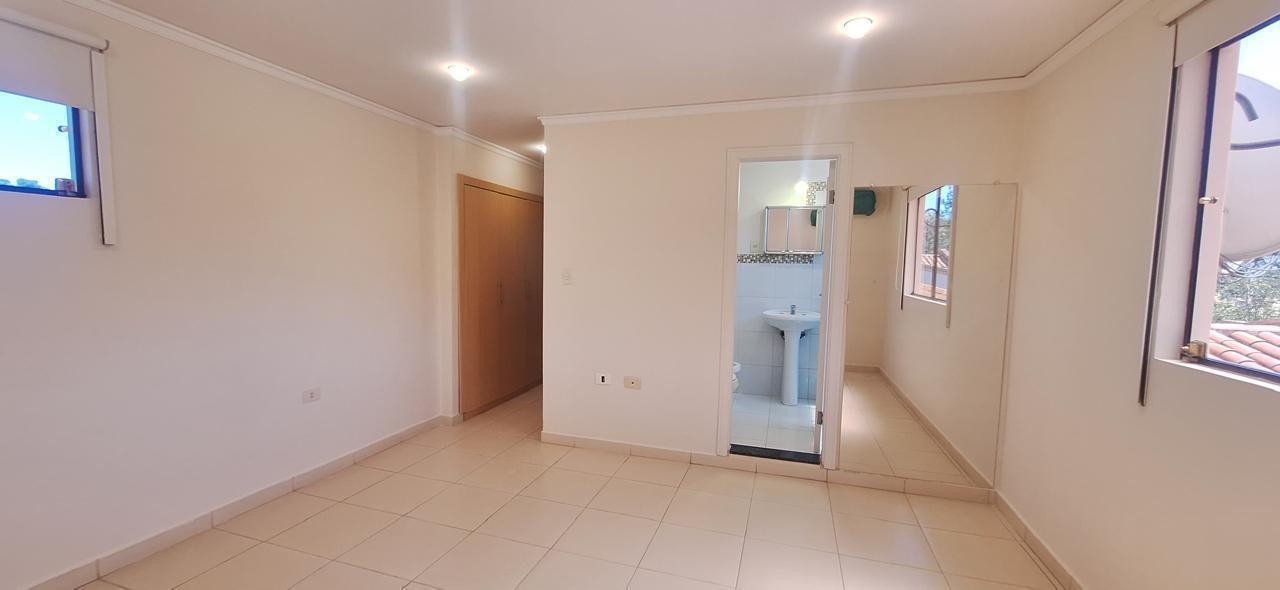 VENDO HERMOSA CASA DE 3 DORMITORIOS EN BOULEVARD BALCONES DE CONFEDERACIÓN — foto 2