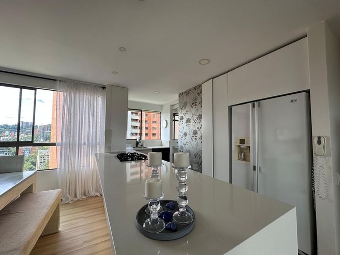 Apartamento de 3 alcobas en venta en Los Naranjos, Medellín, 145 m² · foto 5 de 20