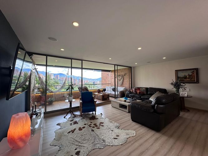 Apartamento de 3 alcobas en venta en Los Naranjos, Medellín, 145 m² · foto 3 de 20