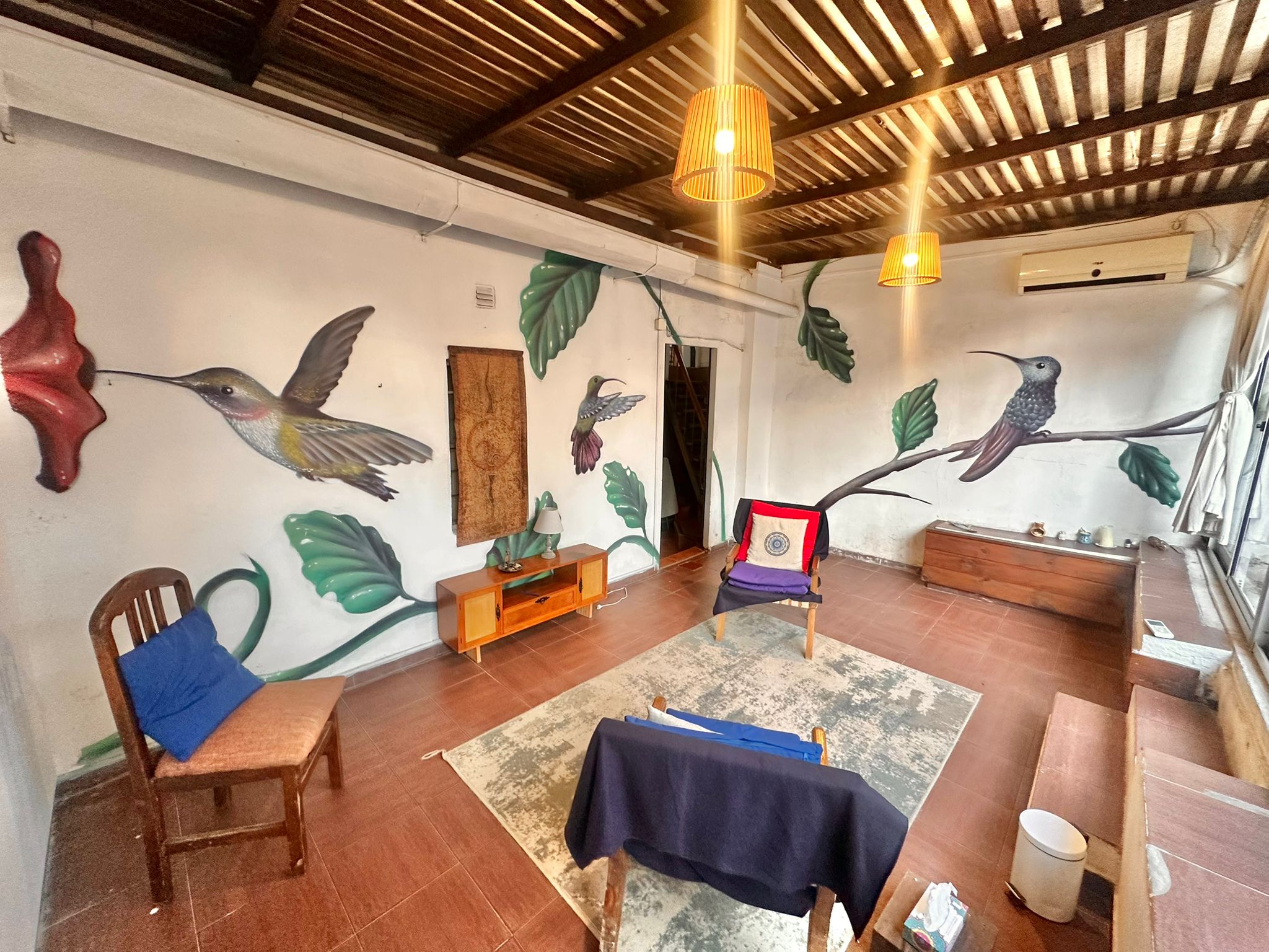 VENTA CASA POCITOS: 4 Dorm Barbacoa con parrillero