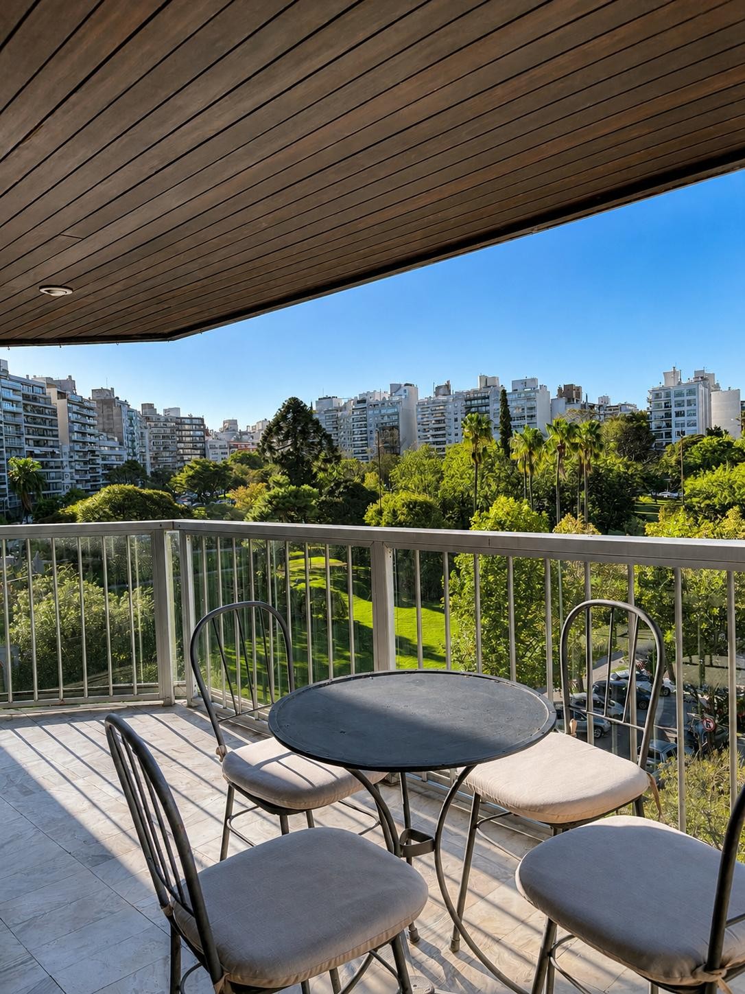 Apartamento Alquiler frente a Plaza Villa Biarritz