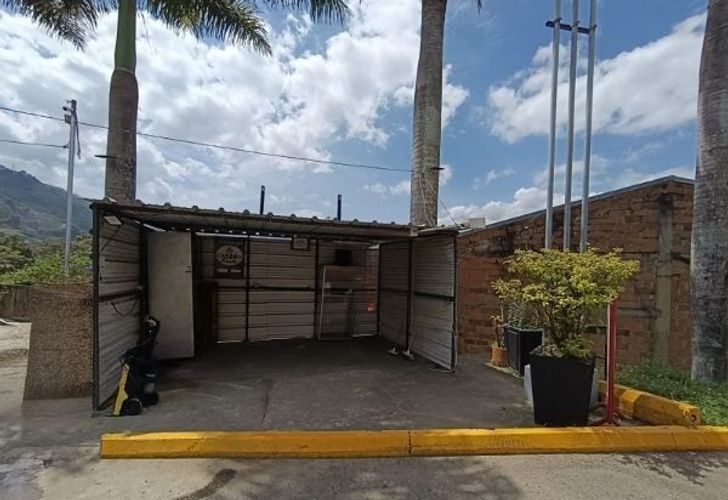 Local en arriendo en Niquia, Bello, 12 m² · foto 2 de 8