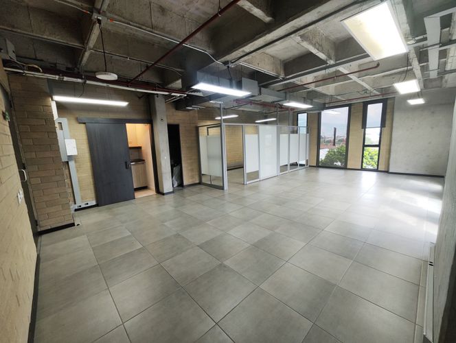 Oficina en arriendo en Cristo Rey, Medellín, 77 m² · foto 2 de 14