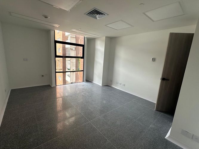Local en arriendo en El Poblado, Medellín, 38 m² · foto 3 de 6