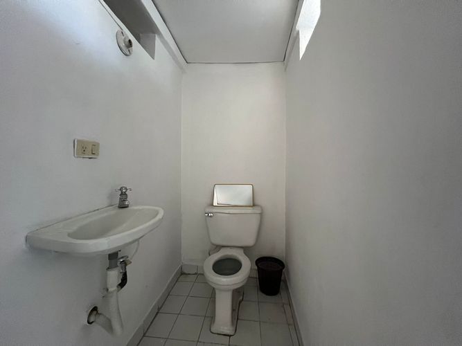 Bodega en arriendo en La Floresta, Medellín, 86 m² · foto 3 de 10