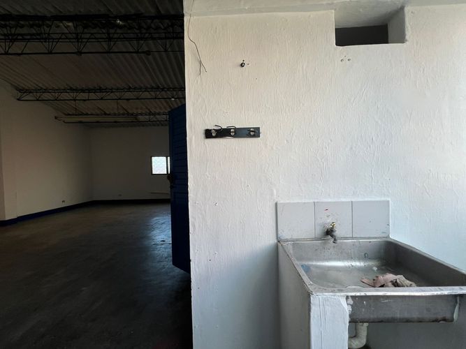 Bodega en arriendo en La Floresta, Medellín, 86 m² · foto 4 de 10