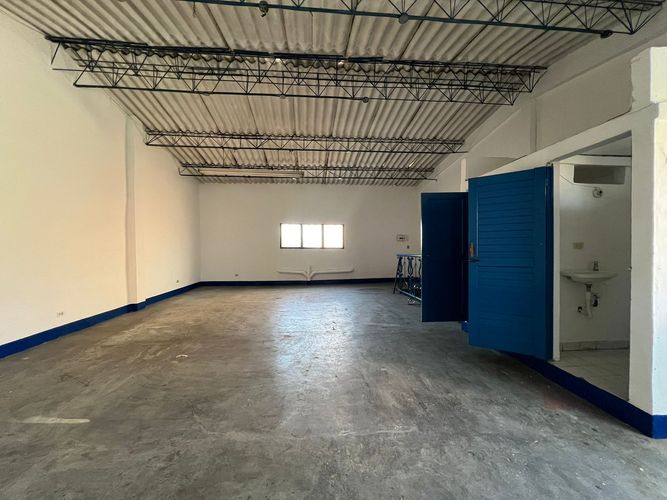 Bodega en arriendo en La Floresta, Medellín, 86 m² · foto 6 de 10