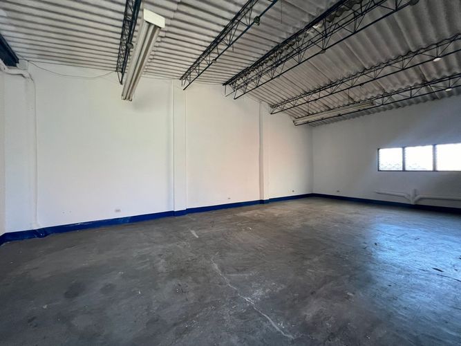 Bodega en arriendo en La Floresta, Medellín, 86 m² · foto 7 de 10