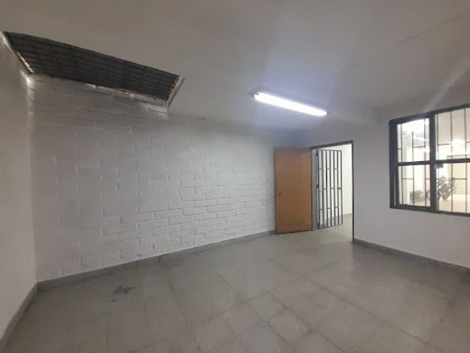 Local en arriendo en Conquistadores, Medellín, 140 m² · foto 2 de 12