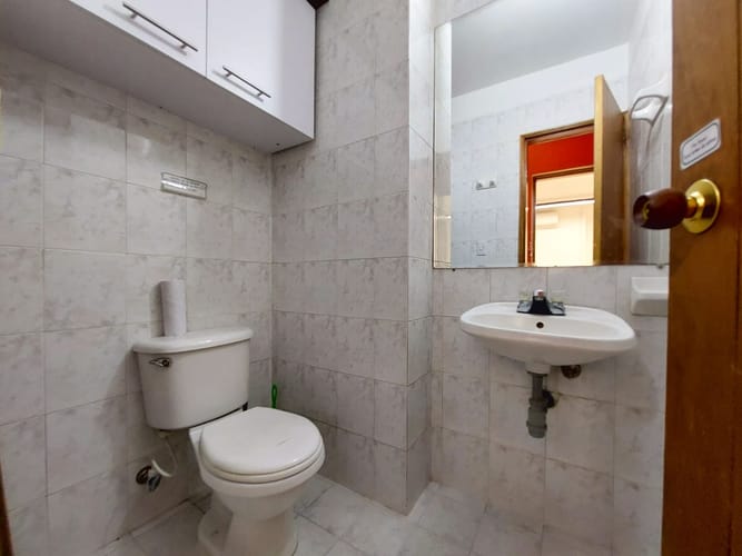 Oficina en arriendo en El Poblado, Medellín, 71 m² · foto 3 de 8