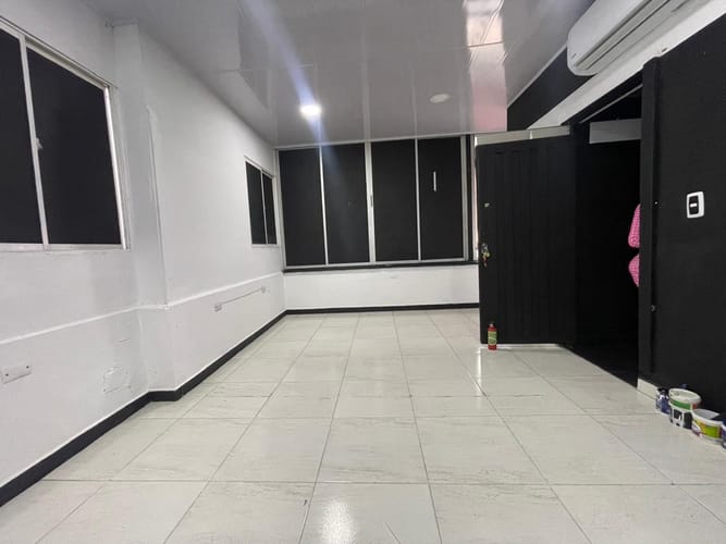Oficina en arriendo en El Poblado, Medellín, 27 m² · foto 8 de 9