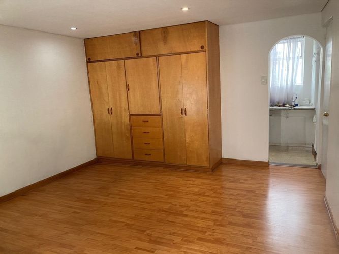 Apartamento de 6 alcobas en arriendo en Quinta Paredes, Bogotá, 280 m² · foto 4 de 14