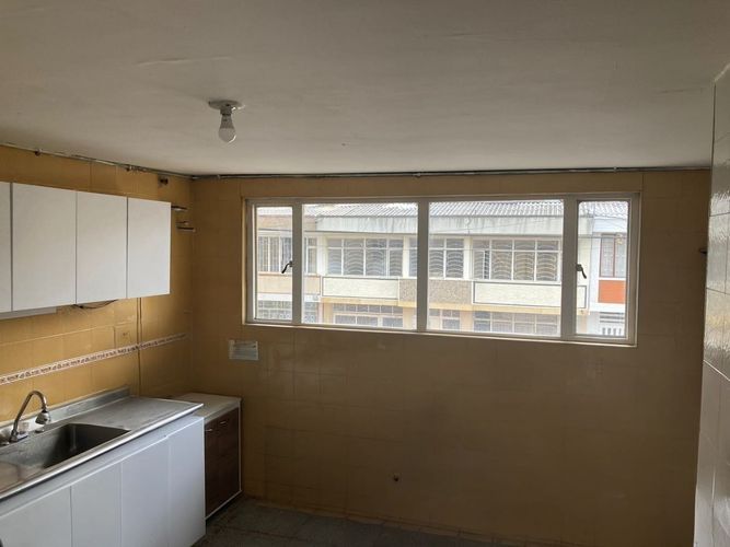 Apartamento de 6 alcobas en arriendo en Quinta Paredes, Bogotá, 280 m² · foto 11 de 14