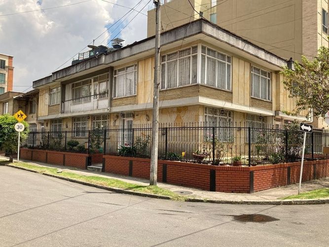 Apartamento de 6 alcobas en arriendo en Quinta Paredes, Bogotá, 280 m² · foto 14 de 14