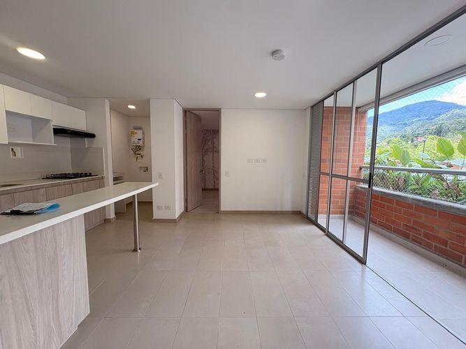 Apartamento de 2 alcobas en venta en San Jose, Sabaneta, 59 m² · foto 2 de 11