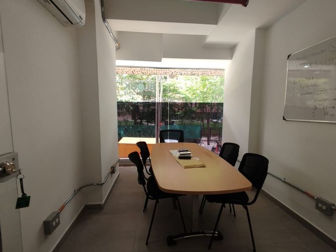 Local en arriendo en El Poblado, Medellín, 20 m² · foto 4 de 9