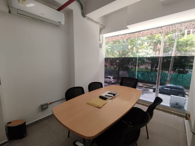 Local en arriendo en El Poblado, Medellín, 20 m² · foto 5 de 9