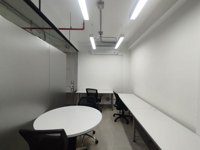 Local en arriendo en El Poblado, Medellín, 12 m² · foto 2 de 9