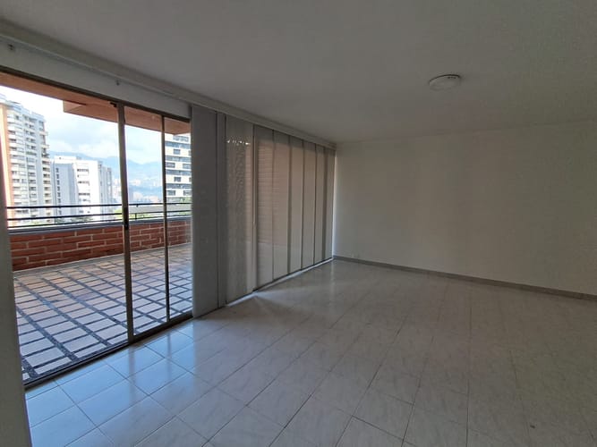Apartamento de 3 alcobas en arriendo en Los Balsos, Medellín, 230 m² · foto 13 de 20