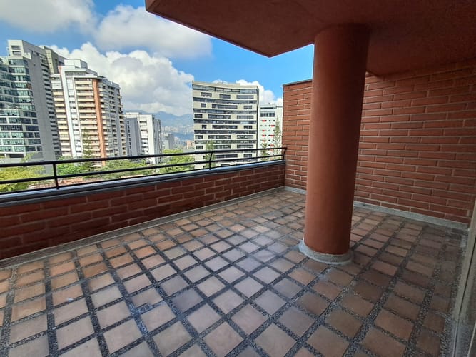 Apartamento de 3 alcobas en arriendo en Los Balsos, Medellín, 230 m² · foto 14 de 20