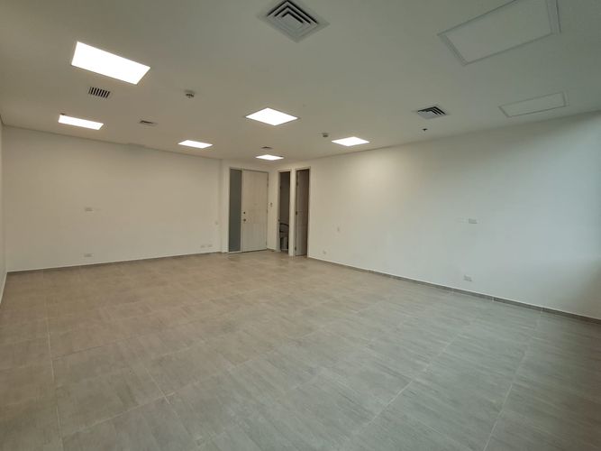 Oficina en arriendo en El Castillo, Medellín, 60 m² · foto 3 de 11