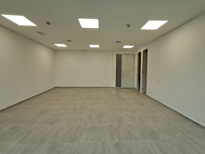 Oficina en arriendo en El Castillo, Medellín, 60 m² · foto 4 de 11