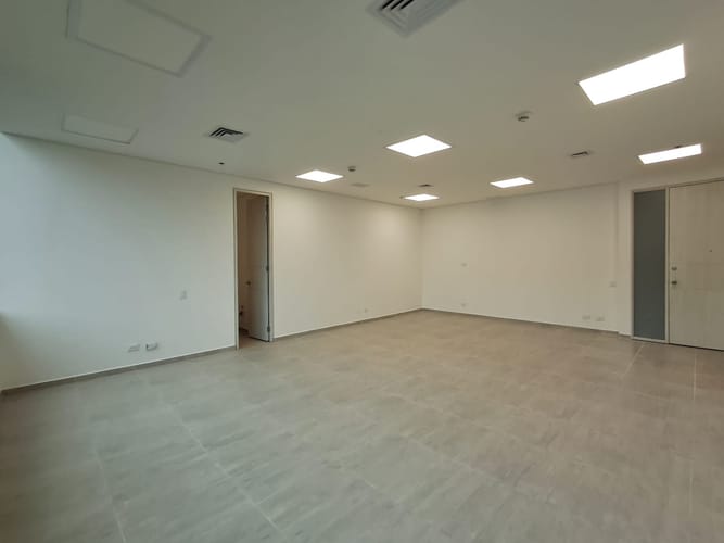 Oficina en arriendo en El Castillo, Medellín, 60 m² · foto 5 de 11