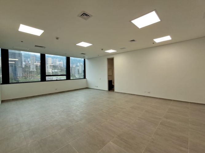Oficina en arriendo en El Castillo, Medellín, 60 m² · foto 7 de 11