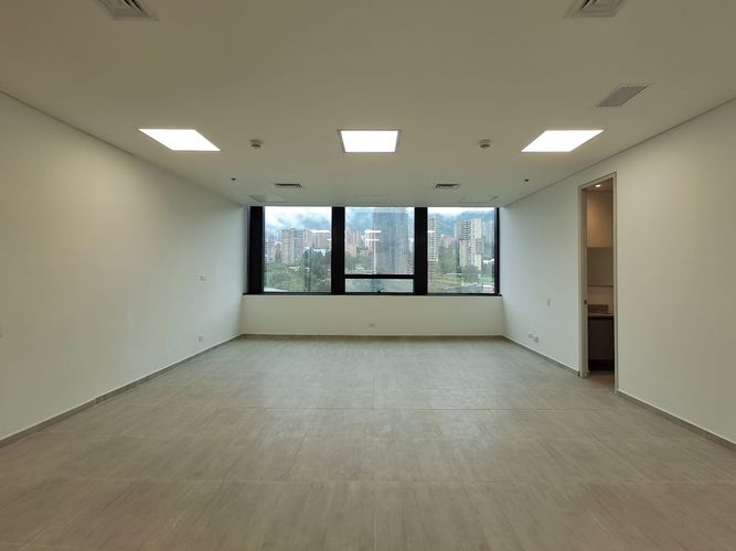 Oficina en arriendo en El Castillo, Medellín, 60 m² · foto 8 de 11