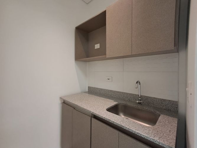 Oficina en arriendo en El Castillo, Medellín, 60 m² · foto 9 de 11