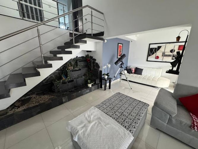 Casa de 4 alcobas en venta en Niza, Bogotá, 325 m² · foto 2 de 21