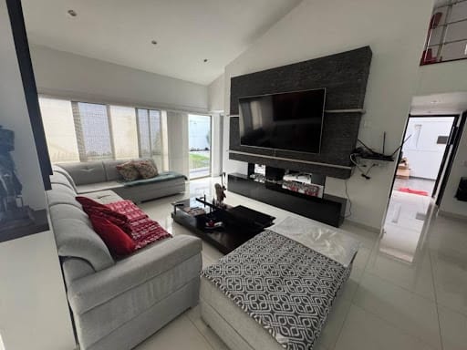 Casa de 4 alcobas en venta en Niza, Bogotá, 325 m² · foto 3 de 21