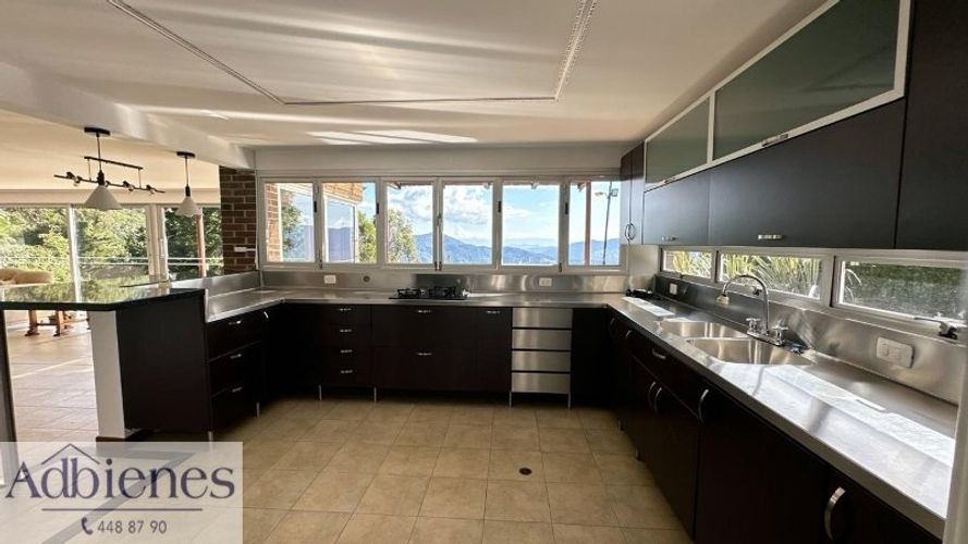 Casa de 3 alcobas en venta en Las Palmas, Envigado, 320 m² · foto 4 de 16