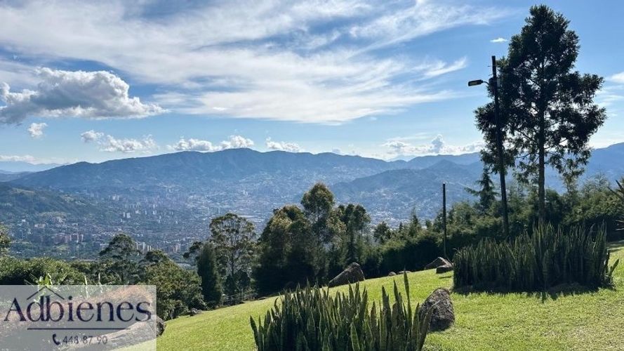 Casa de 3 alcobas en venta en Las Palmas, Envigado, 320 m² · foto 13 de 16