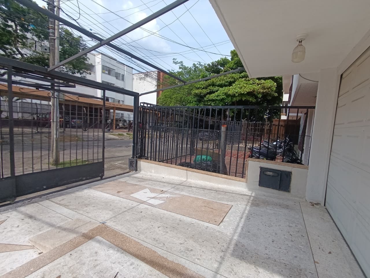 Casa de 4 habitaciones en venta en Cañaveralejo, Cali — imagen 1 de 29