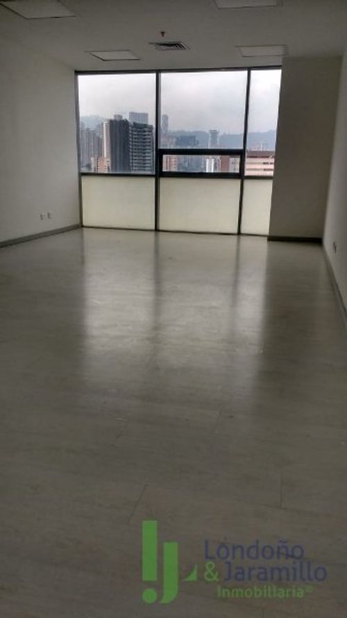 Oficina en arriendo en Primavera, Envigado, 37 m² · foto 2 de 5
