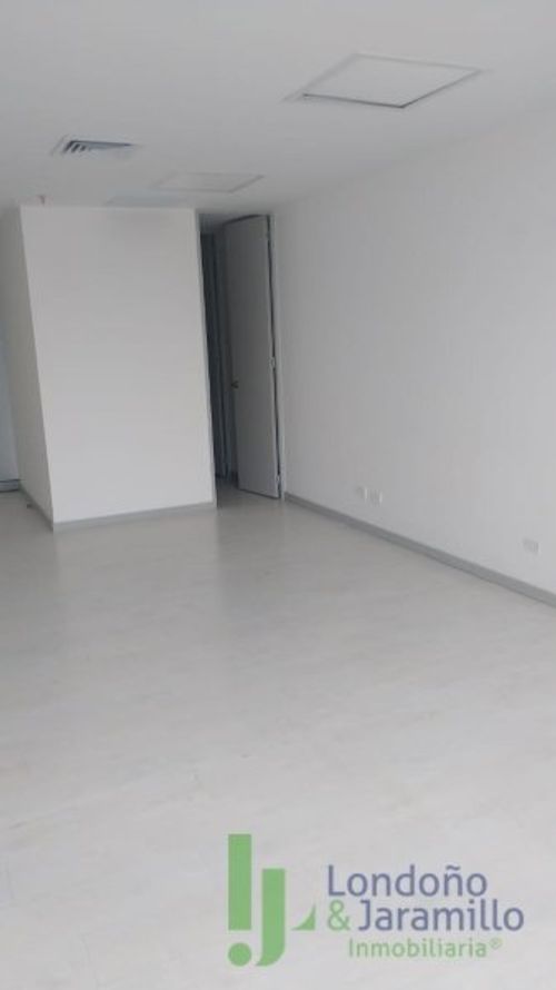 Oficina en arriendo en Primavera, Envigado, 37 m² · foto 3 de 5