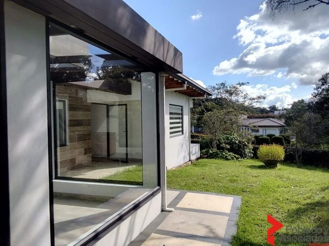 Casa de 4 alcobas en arriendo en Santa Elena, Medellín, 30 m² · foto 6 de 17