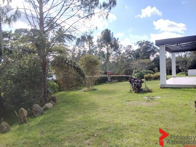 Casa de 4 alcobas en arriendo en Santa Elena, Medellín, 30 m² · foto 10 de 17