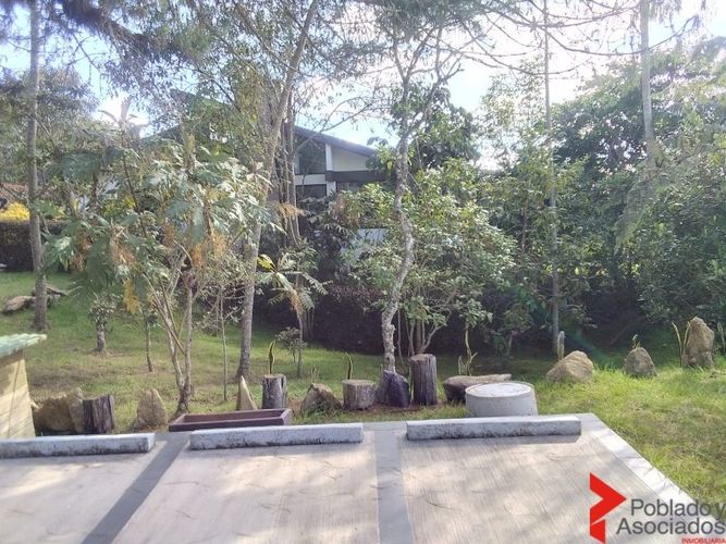 Casa de 4 alcobas en arriendo en Santa Elena, Medellín, 30 m² · foto 13 de 17