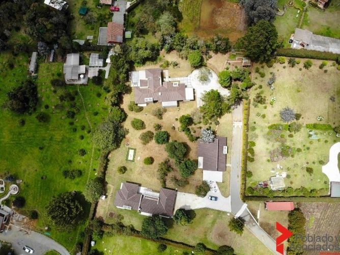 Casa de 4 alcobas en arriendo en Santa Elena, Medellín, 30 m² · foto 17 de 17