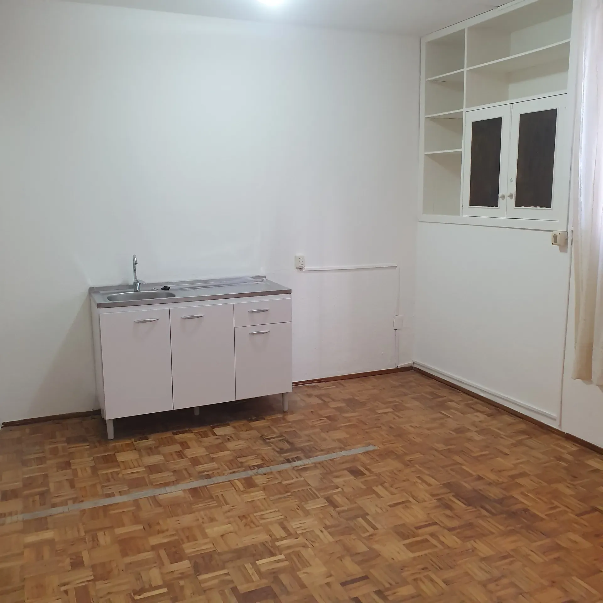 3634 / AMPLIO MONOAMBIENTE MUY ILUMINADO  – CENTRO