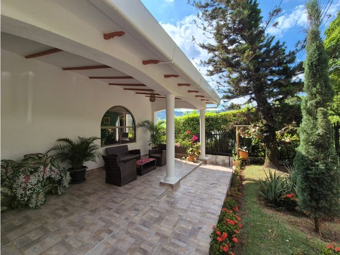 Casa de 4 alcobas en venta en Sector La Luisa Bella Suiza, Cali, 575 m² · foto 2 de 24