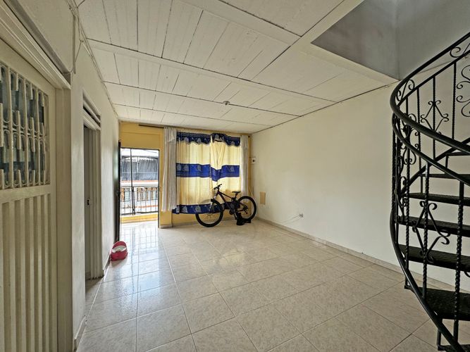 Casa de 12 alcobas en venta en San Judas Tadeo Ii, Cali, 472 m² · foto 2 de 24